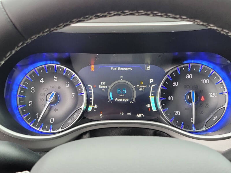 2027 Chrysler Pacifica Select
