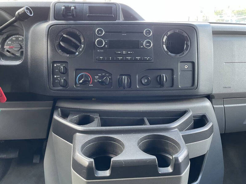 2013 Ford E-Series E-350 SD XLT