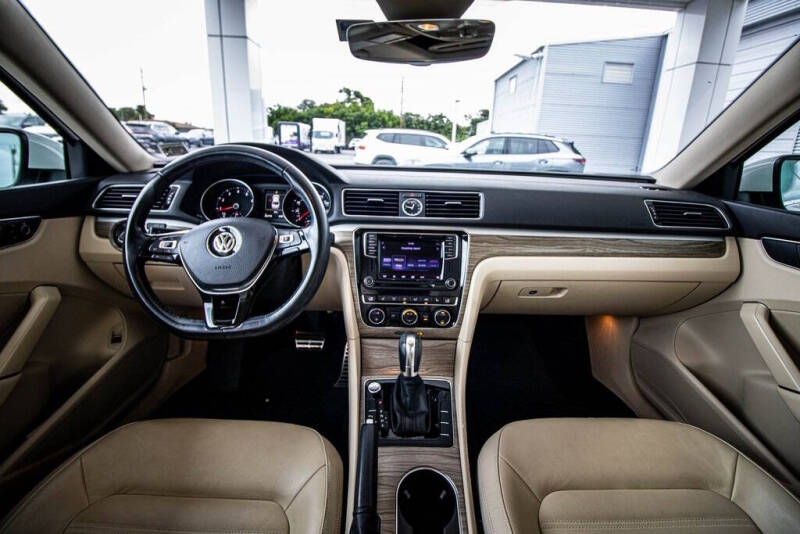 2017 Volkswagen Passat 1.8T SEL Premium