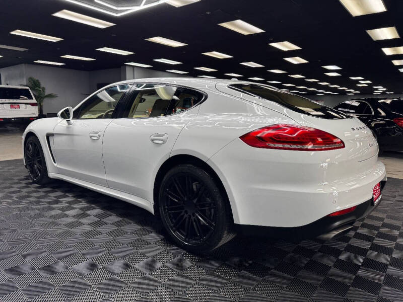 2015 Porsche Panamera 4