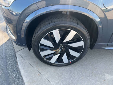 2023 Volvo XC90 Recharge T8 Ultimate Bright Theme 7P