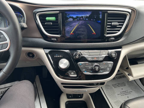 2017 Chrysler Pacifica Touring-L