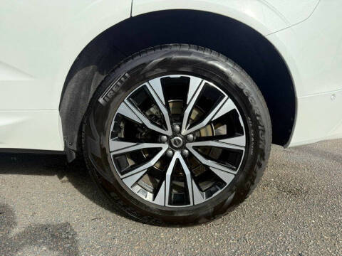 2025 Volvo XC60 B5 Plus Dark Theme