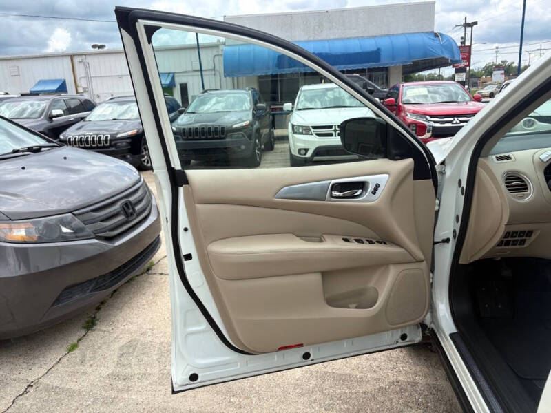 2017 Nissan Pathfinder SL