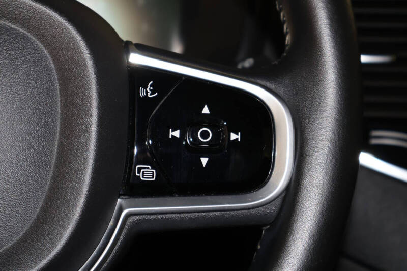 2018 Volvo XC90 T6 Momentum