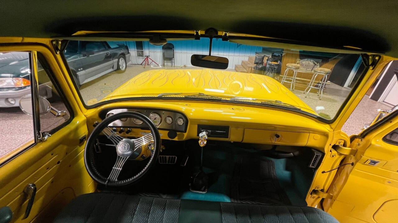 1961 Ford F-100 33