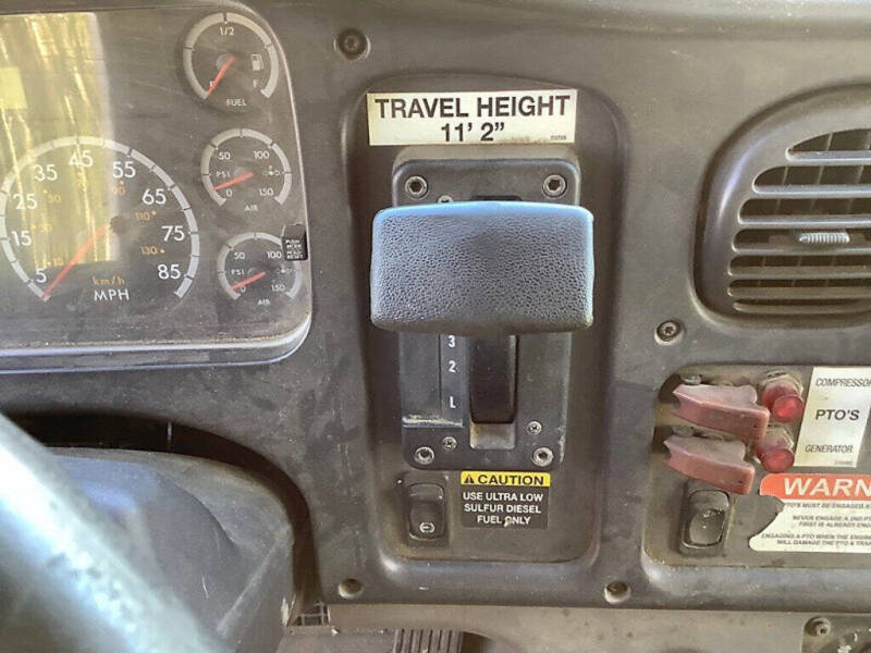 2010 Freightliner M2 106