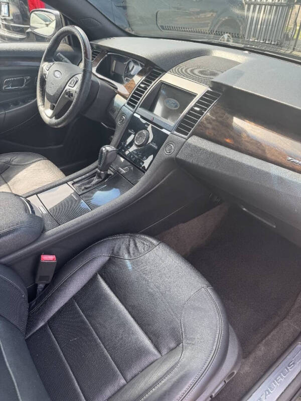 2018 Ford Taurus Limited
