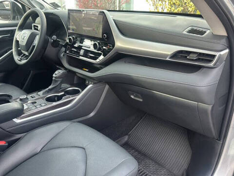 2024 Toyota Highlander Platinum