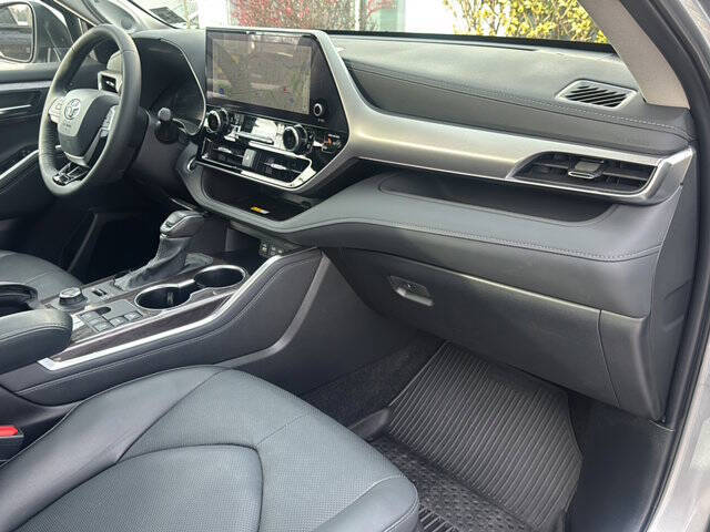2024 Toyota Highlander Platinum