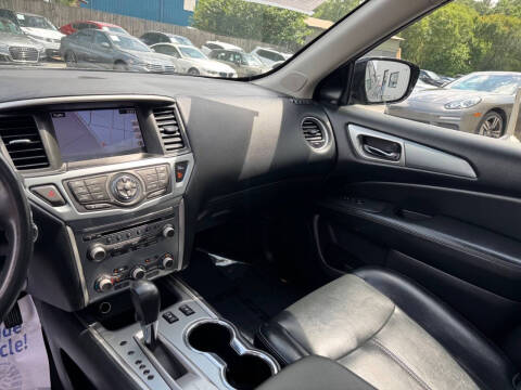 2017 Nissan Pathfinder SV
