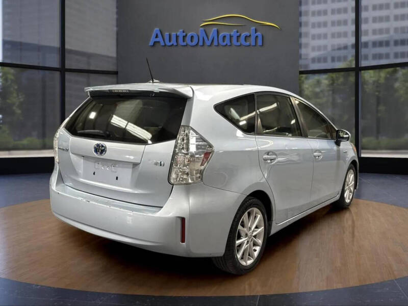 2014 Toyota Prius v Five