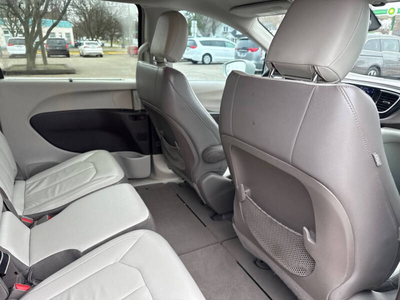 2017 Chrysler Pacifica Touring-L