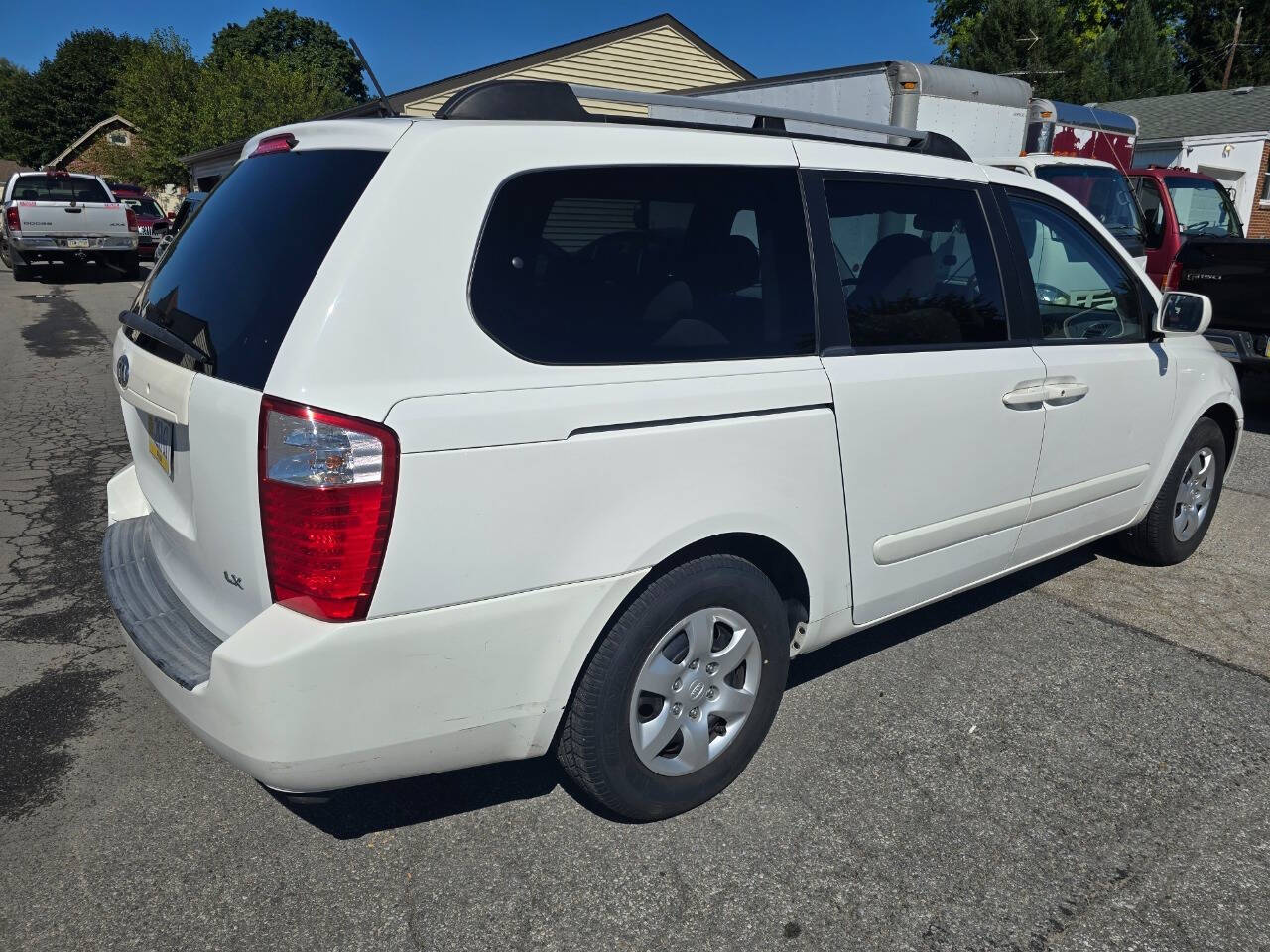 2009 Kia Sedona for sale at QUEENSGATE AUTO SALES in York, PA