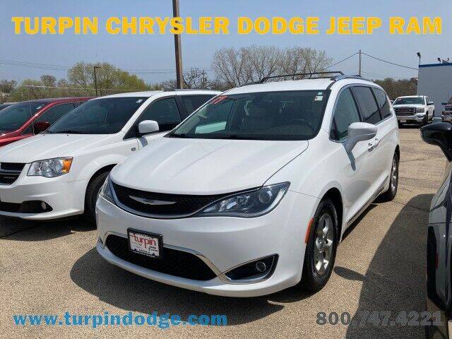 2017 Chrysler Pacifica for sale at Turpin Chrysler Dodge Jeep Ram in Dubuque IA