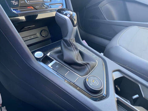 2025 Volkswagen Taos SE Black 4Motion