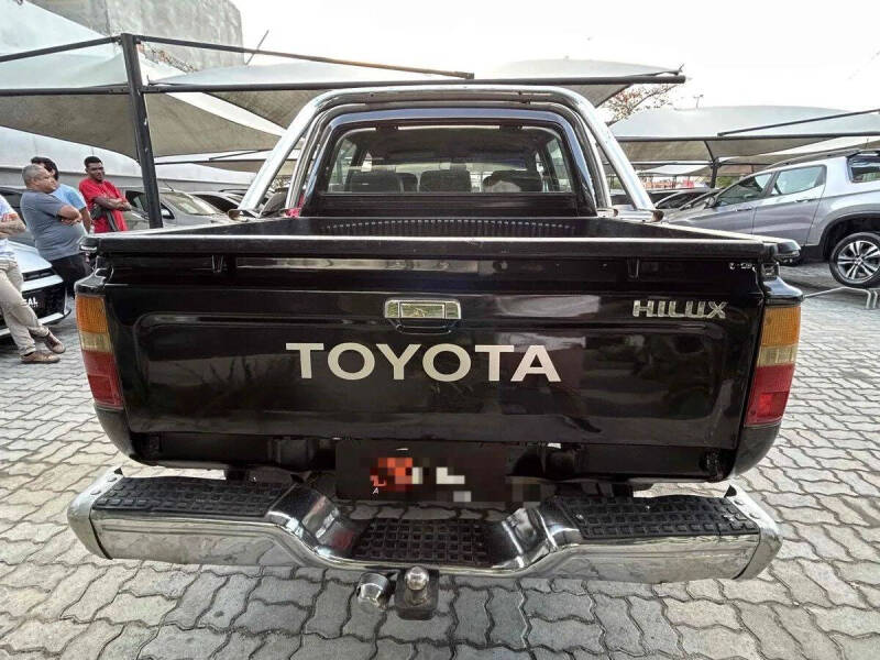 2000 Toyota Hilux