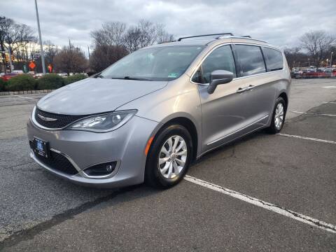 2018 Chrysler Pacifica for sale at B&B Auto LLC in Union NJ