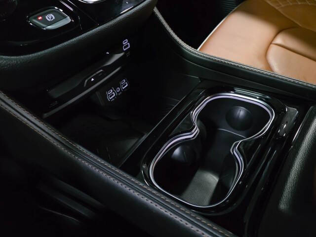 2025 Chrysler Pacifica Plug-In Hybrid Pinnacle