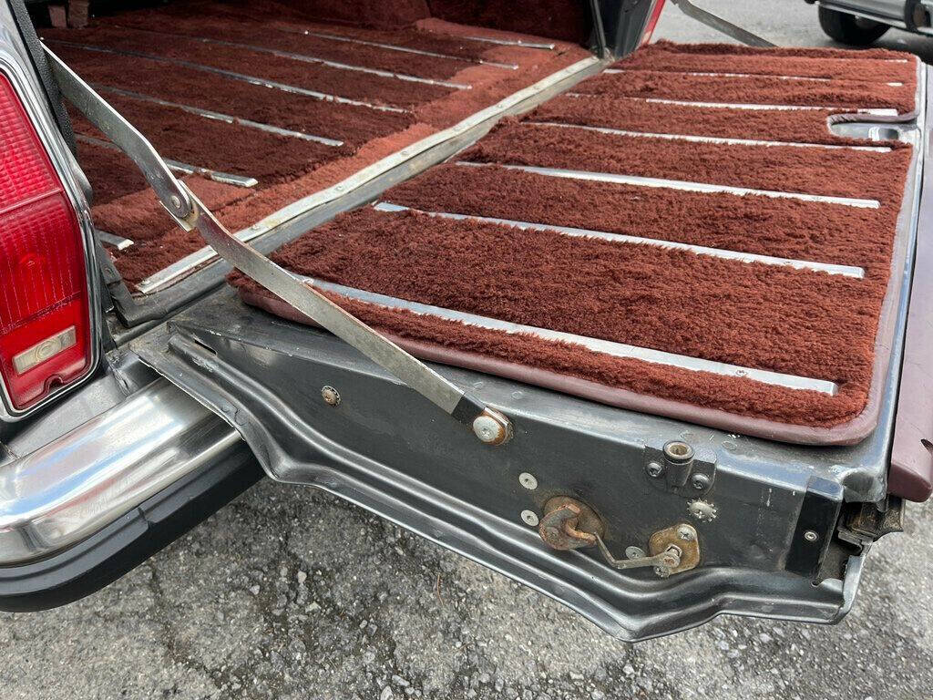 1989 Jeep Grand Wagoneer 93