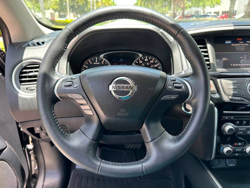 2019 Nissan Pathfinder SV