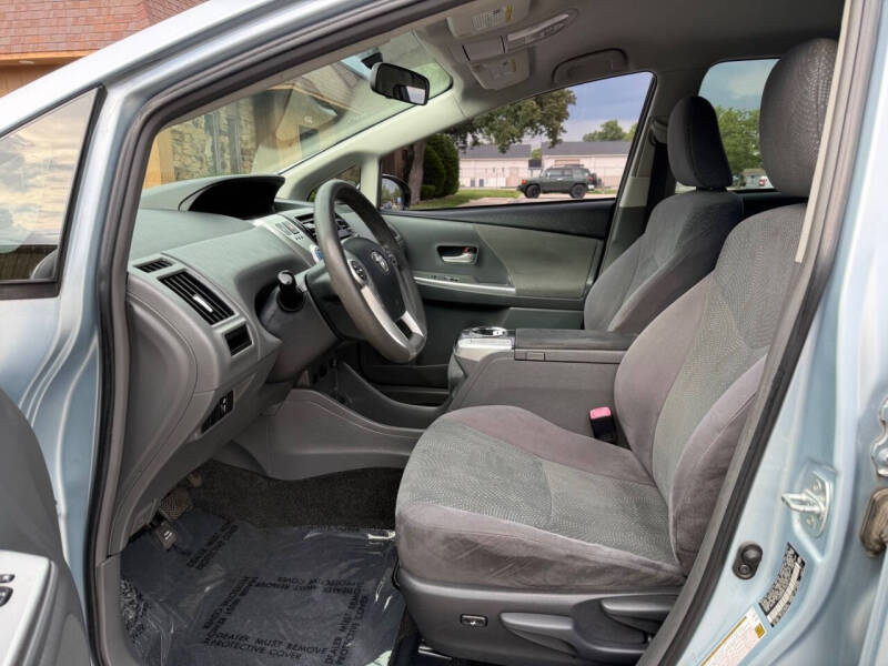 2013 Toyota Prius v Two
