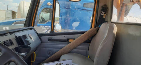 2000 Freightliner FL70