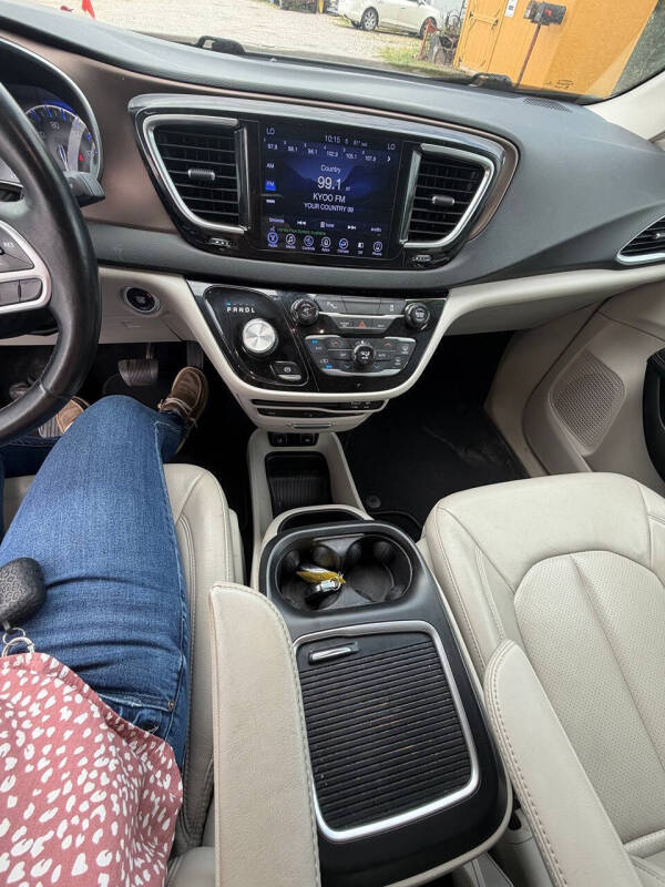 2017 Chrysler Pacifica Touring-L Plus