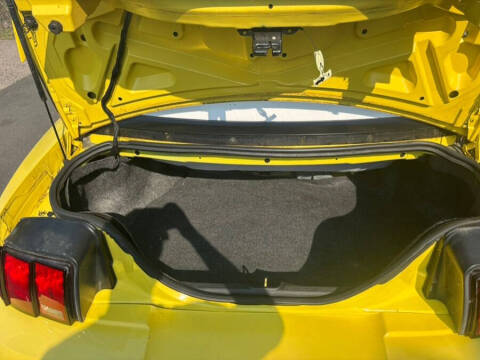 2003 Ford Mustang Deluxe