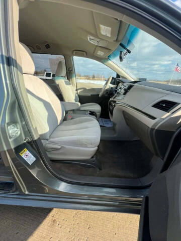 2014 Toyota Sienna LE 8-Passenger