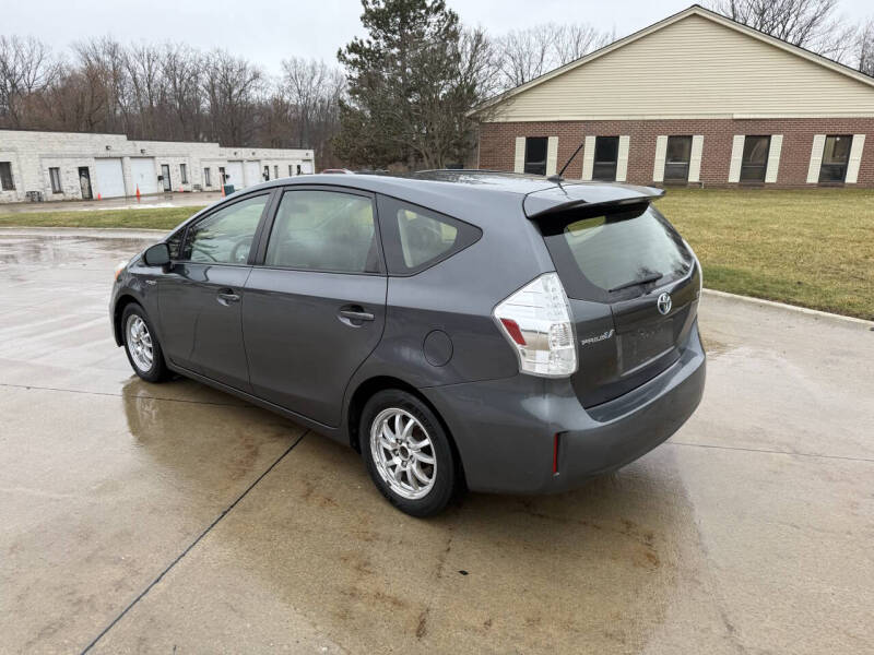 2013 Toyota Prius v Two