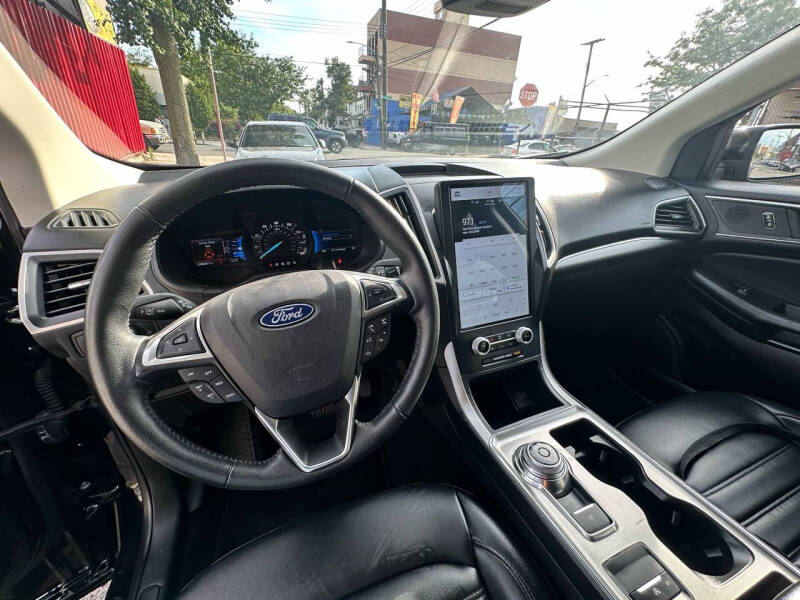 2022 Ford Edge SEL photo 14