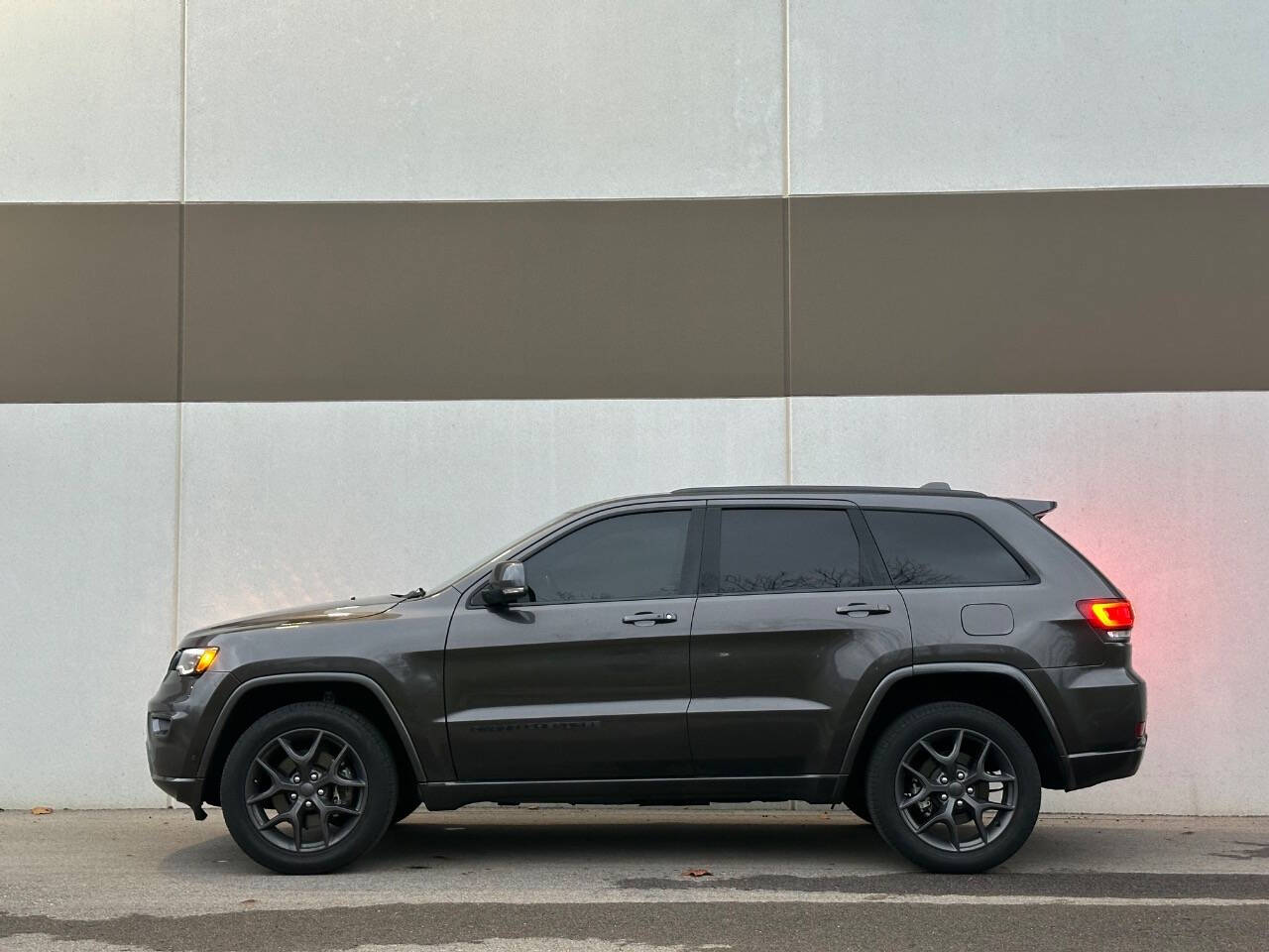 2021 Jeep Grand Cherokee for sale at Phoenix Motor Co in Romulus, MI