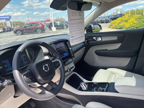 2023 Volvo XC40 B5 Plus Bright Theme