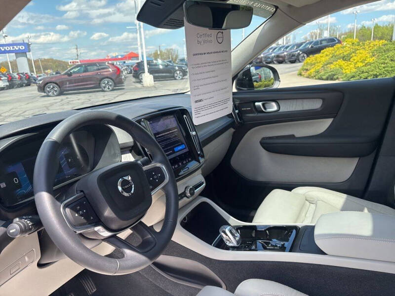 2023 Volvo XC40 B5 Plus Bright Theme