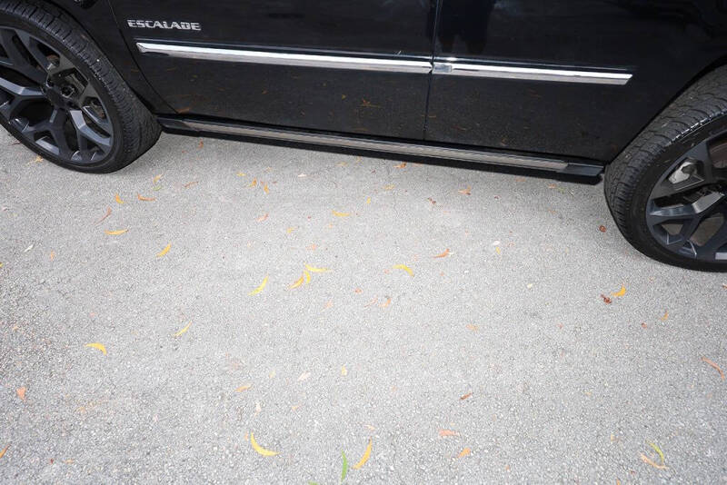 2011 Cadillac Escalade Premium