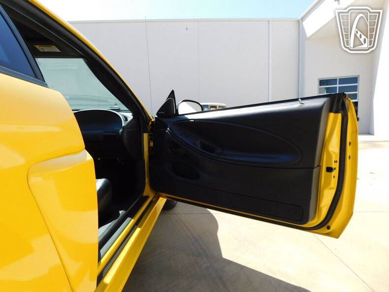 2004 Ford Mustang Mach 1 Premium