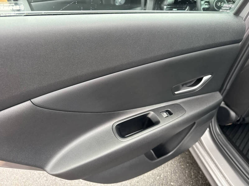 2024 Hyundai Elantra Hybrid Blue