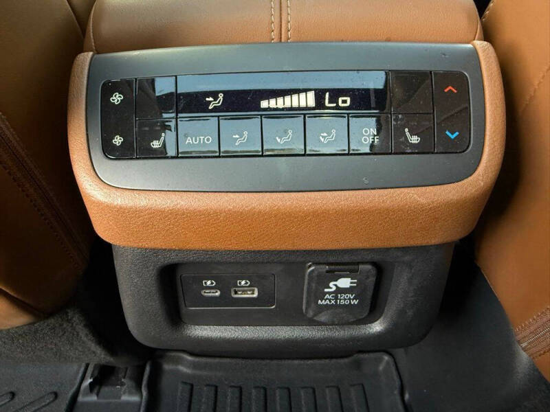 2023 Nissan Pathfinder Platinum