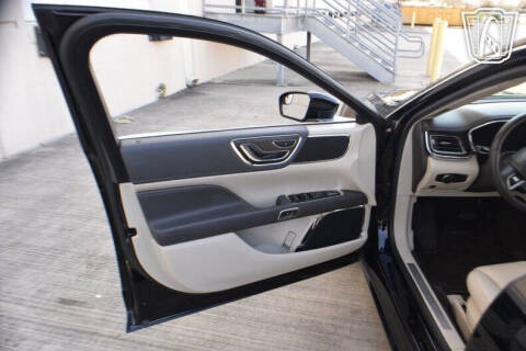 2018 Lincoln Continental Premiere