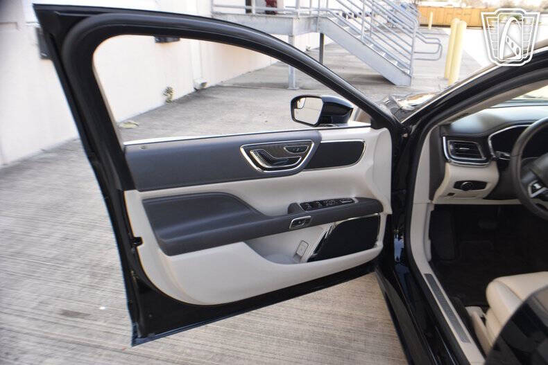 2018 Lincoln Continental Premiere