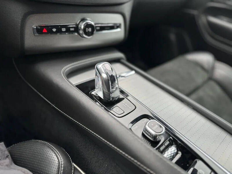 2016 Volvo XC90 T8 eAWD R-Design