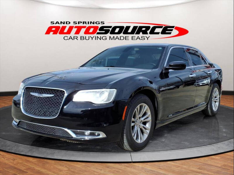2017 Chrysler 300 Limited's photo