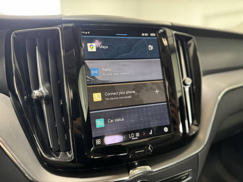 2024 Volvo XC60 B5 Core Dark Theme