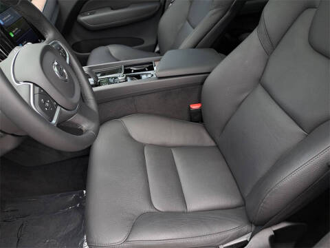 2022 Volvo XC60 B5 Momentum
