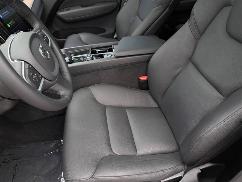 2022 Volvo XC60 B5 Momentum