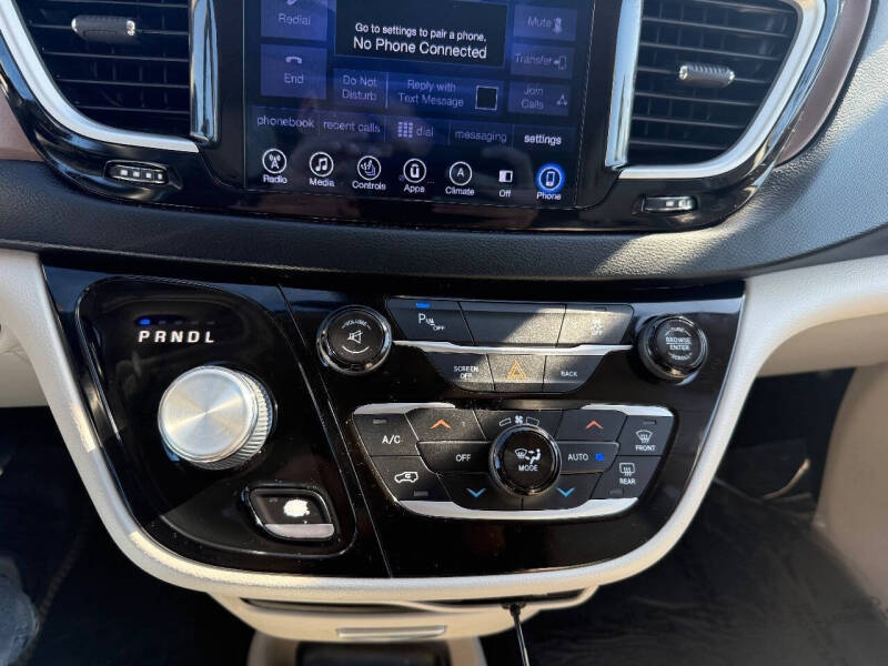 2017 Chrysler Pacifica Touring-L