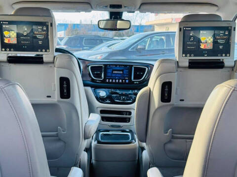 2017 Chrysler Pacifica Touring-L Plus