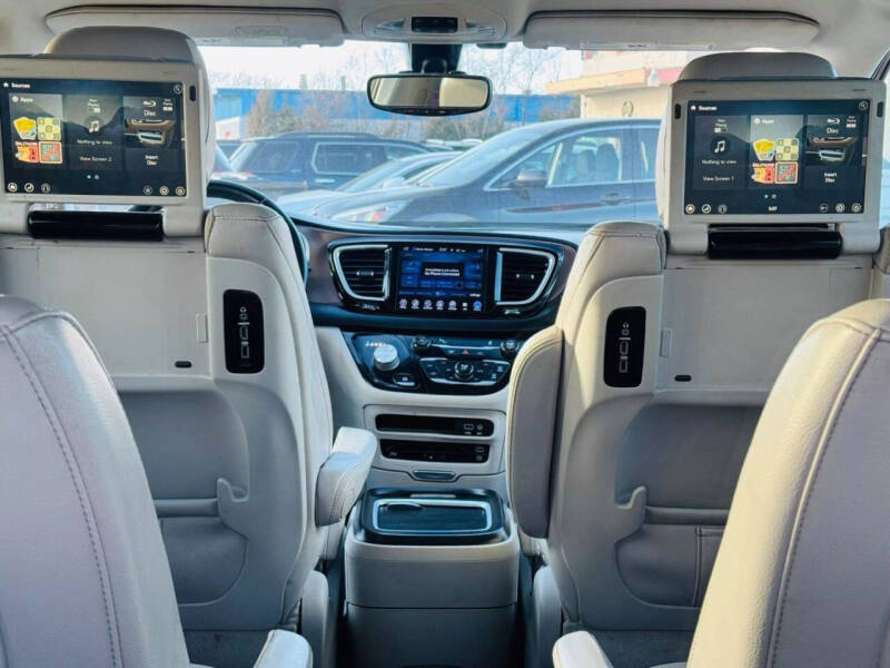 2017 Chrysler Pacifica Touring-L Plus