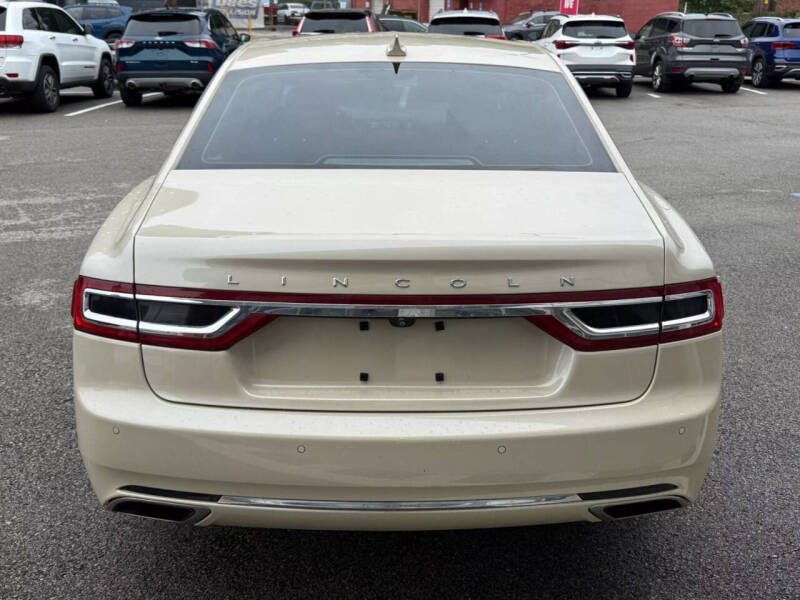 2018 Lincoln Continental Premiere